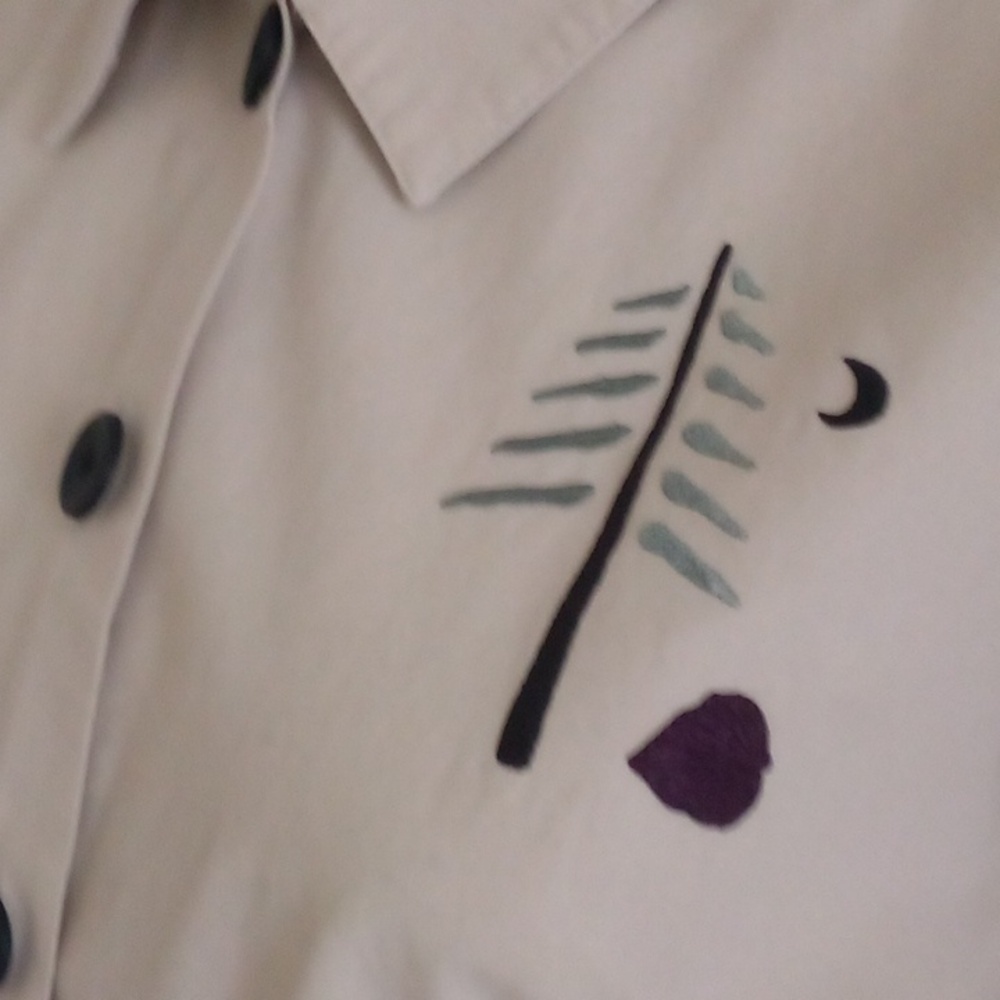 Outdoor Styling! Embroidered Button-Down Moose and 🐻 Top - Picture 4 of 9